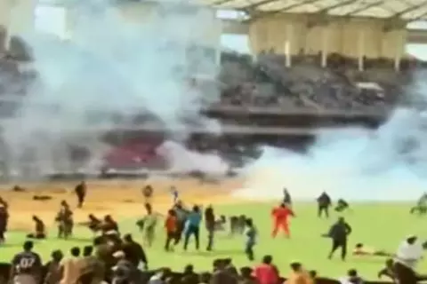 فوضى وإطلاق نار.. أعمال شغب تهدد إقامة مباراة الشرطة الكيني والهلال السوداني